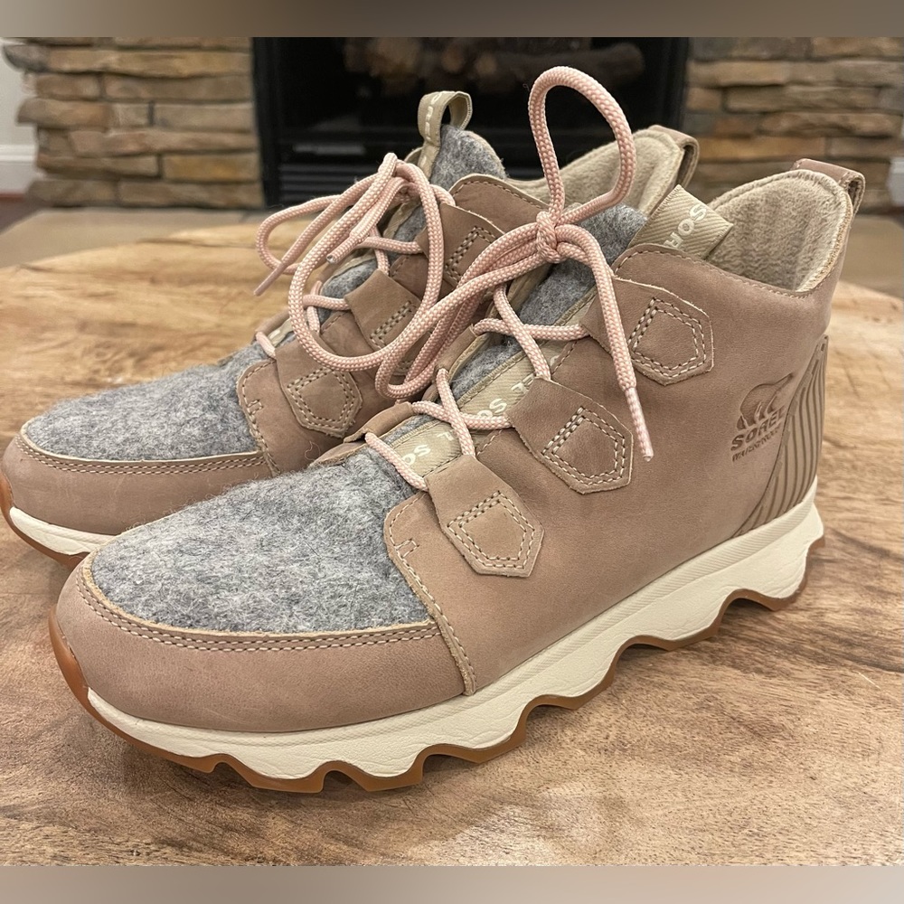 Sorel Kinetic Caribou Boots Sandy Tan